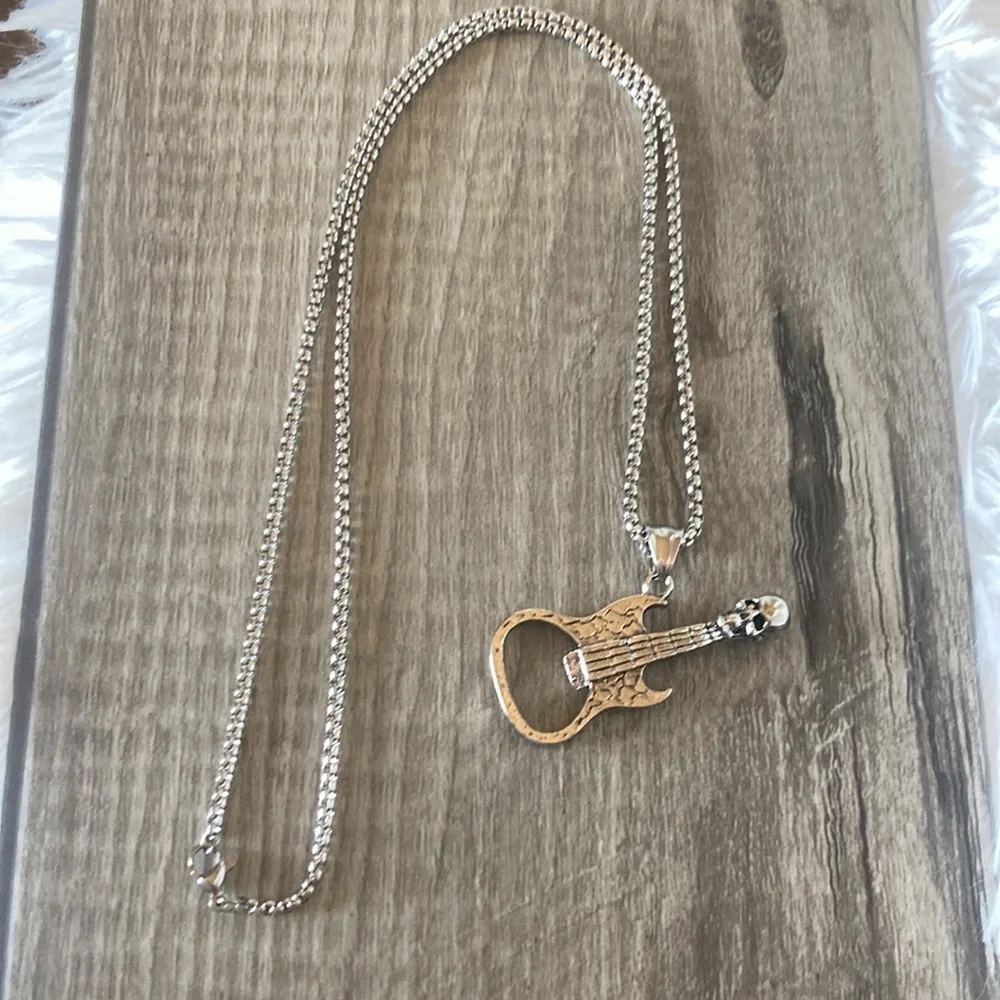 Skull Guitar Necklace with lid opener - Picture 4 of 8